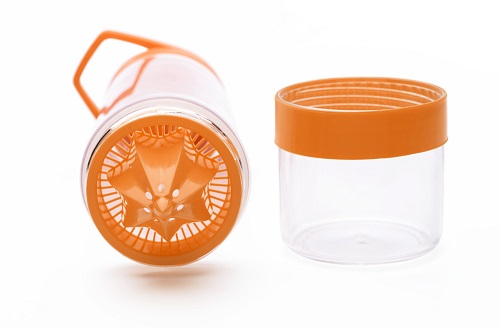 Tritan water bottle with citrus squeezer