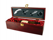 Deluxe wine set in wooden gift box